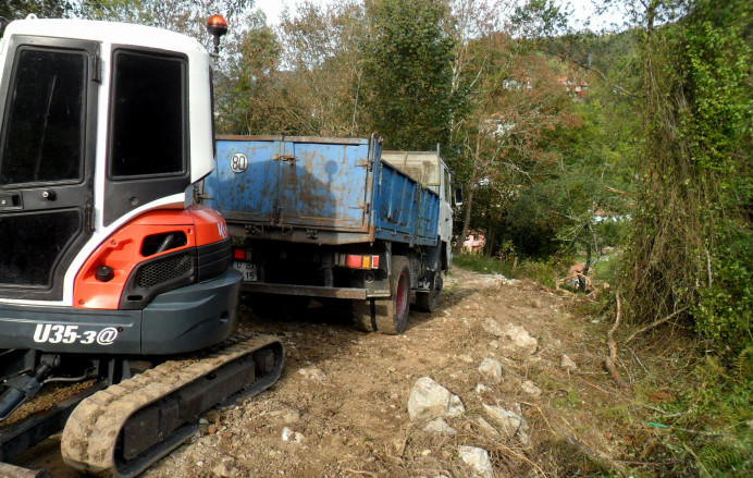 Ayuntamiento Llanes, mejora camino El Palombu, Vibaño - Concejo de Llanes