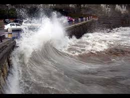 AEMET advierte que este  viernes podrán registrarse rachas fuertes  de viento de 120 km/h e incluso de hasta 140 km/h en puntos altos de la cordillera - Asturias