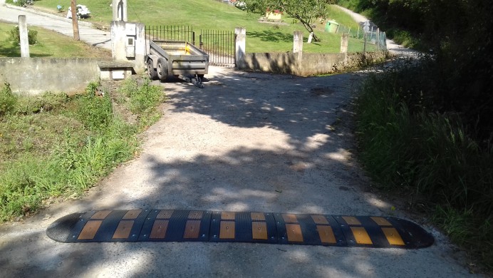 Instalación de reductores de velocidad en Lastres - Concejo de Colunga