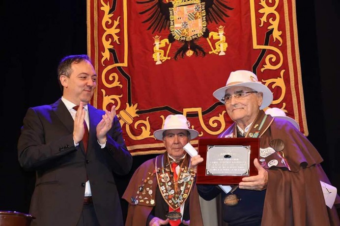 El Ayuntamiento de Villaviciosa lamenta la pérdida de Ismael Fernández Ramírez, referente empresarial y fundador de la Cofradía de Amigos de les Fabes - Concejo de Villaviciosa