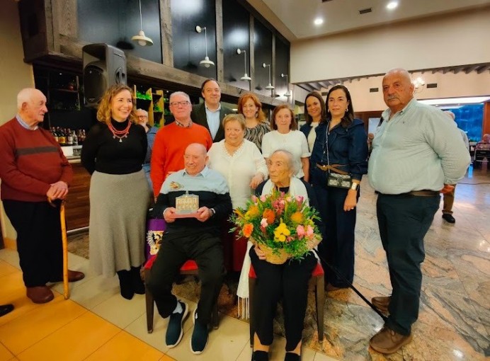 Villaviciosa celebra la jornada anual de mayores y distingue a Alicia Fresno y Manuel Valle como abuela y abuelo del año - Concejo de Villaviciosa