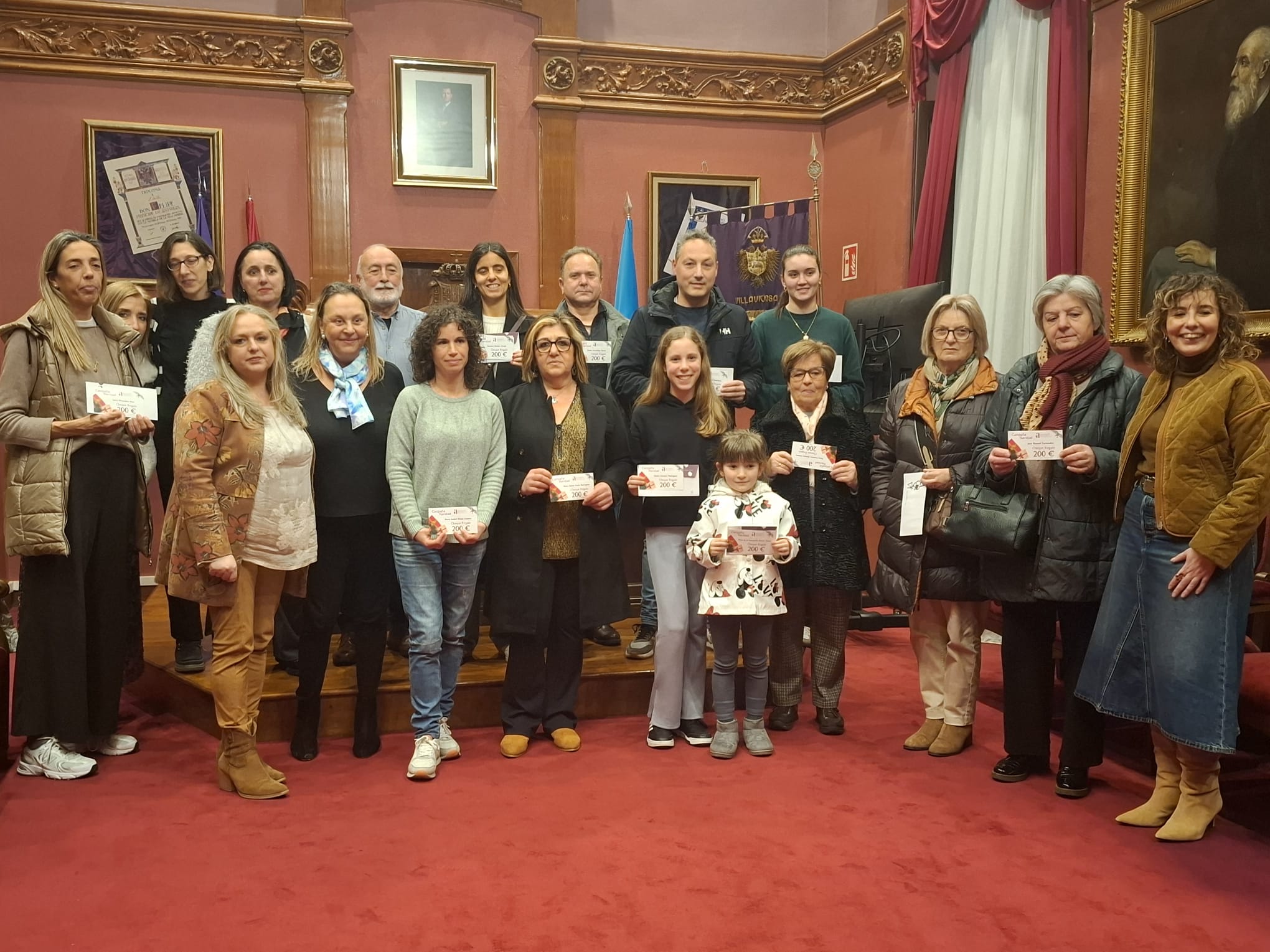 Villaviciosa impulsa su comercio local con el reparto de 4.000 euros en cheques regalo del Sorteo de Navidad - Concejo de Villaviciosa