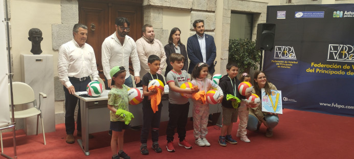 Presentación del Campeonato de España de Voleibol Juvenil Femenino que se celebrará en Llanes del 10 al 14 de mayo. - Concejo de Llanes