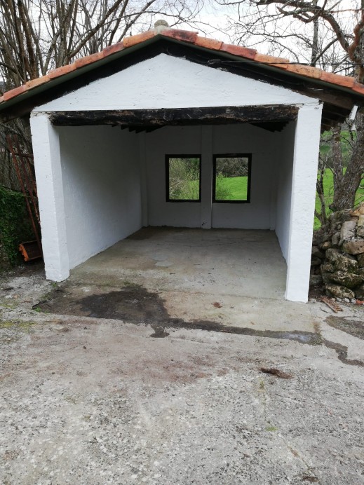El Ayuntamiento de Llanes repara el potro de Pie de la Sierra - Concejo de Villaviciosa