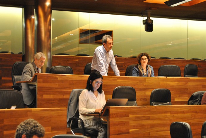 Zapico arranca al Gobierno la creación de una mesa para abordar la masificación del Sella - Concejo de Parres